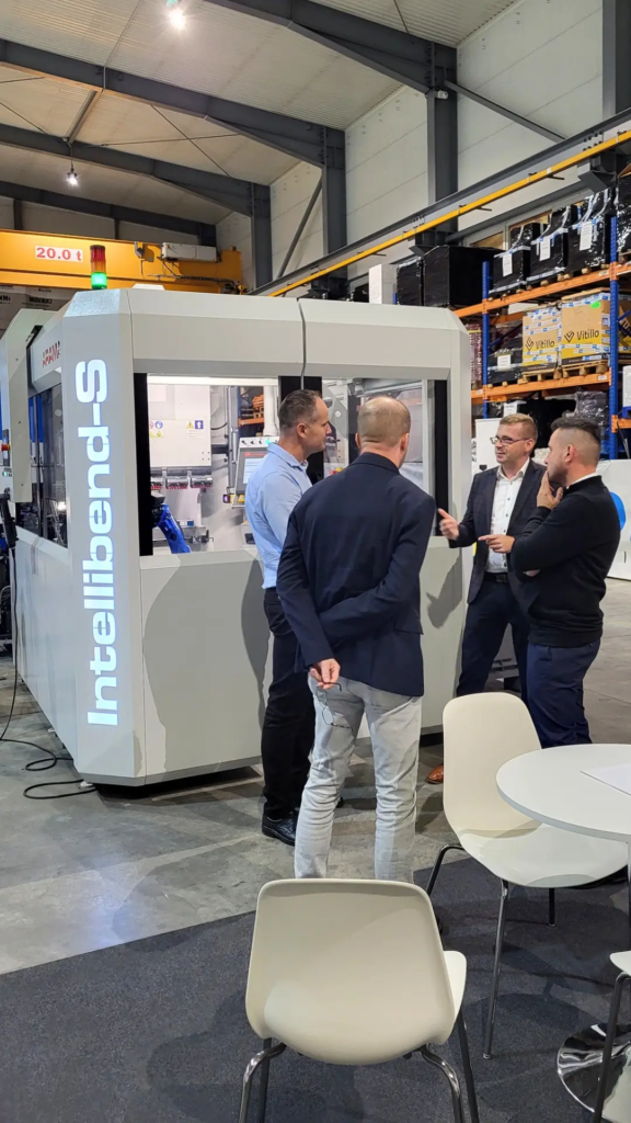 Fotorelacja Dni Otwarte DIG Świtała 2026, pokazy maszyn do obróbki metali, automatyzacja produkcji, robotyzacja gięcia blach, technologie obróbki metali.