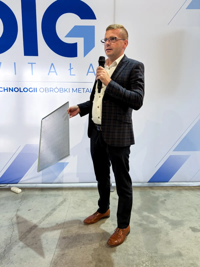 Konrad Ochalik ARAMA Fotorelacja Dni Otwarte DIG Świtała 2026, pokazy maszyn do obróbki metali, automatyzacja produkcji, robotyzacja gięcia blach, technologie obróbki metali.